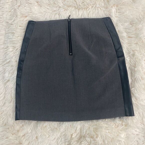 Kensie mini skirt with side pockets and faux leather side panels - Picture 2 of 3